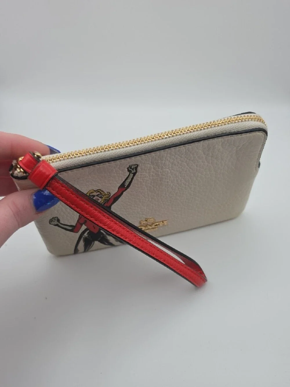 Coach Marvel Captain Limited Edition Marvel Superhero Small Wristlet (NWOT)❤️🤍